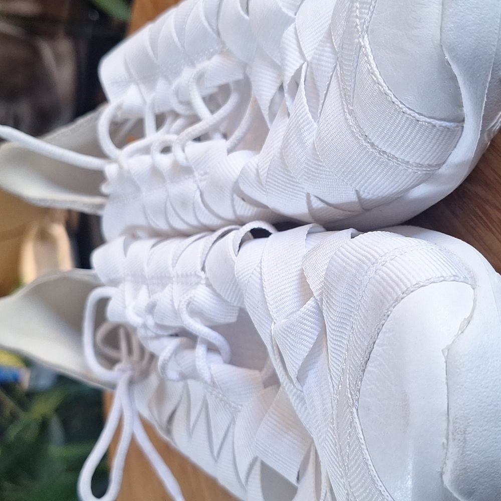 Nike  White Juvenate Women's Shoes, size 7